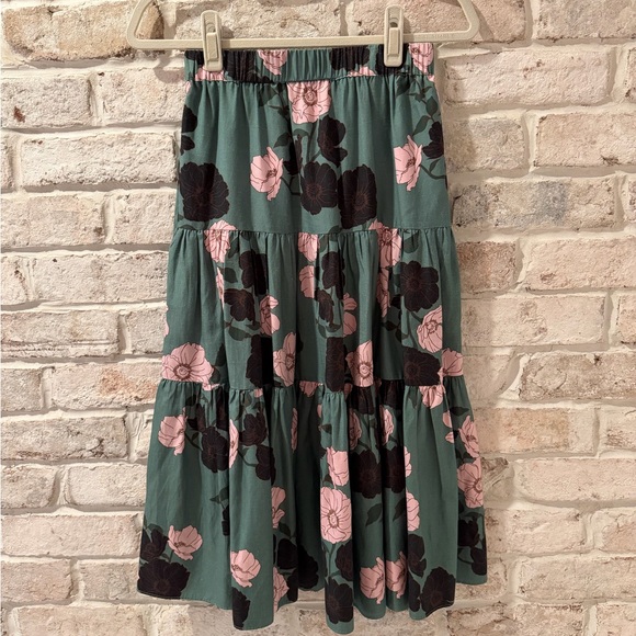The Westside Tiered Skirt in Desert Bloom - Picture 3 of 4